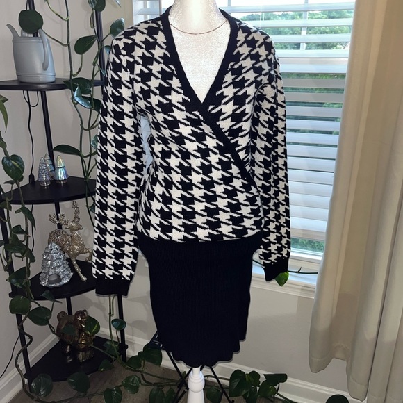 Stylish Black and White Houndstooth Dress - Picture 3 of 5